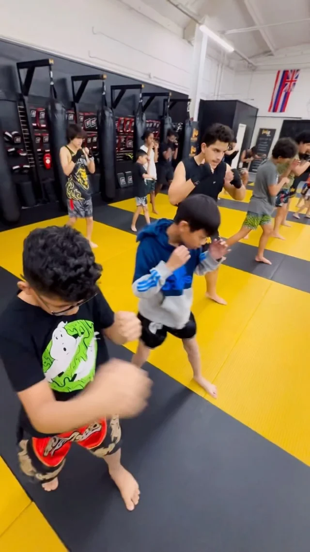 Our weekly 4 p.m. and 5 p.m. Young Lion Muay Thai classes are at full capacity, and these kids always bring energy to the academy! 

Both 4 pm and 5 pm weekly classes are for ages 6 —17, divided into levels with coaches @jeesssssie @trainerjae_ @kru.jace! 

Have a child interested in learning Muay Thai? Speak with our front desk team and learn about our programs 🙏🏽
•••
#missionmuaythailb #missionmuaythailbyouth #longbeach #muaythai #muaythaikids