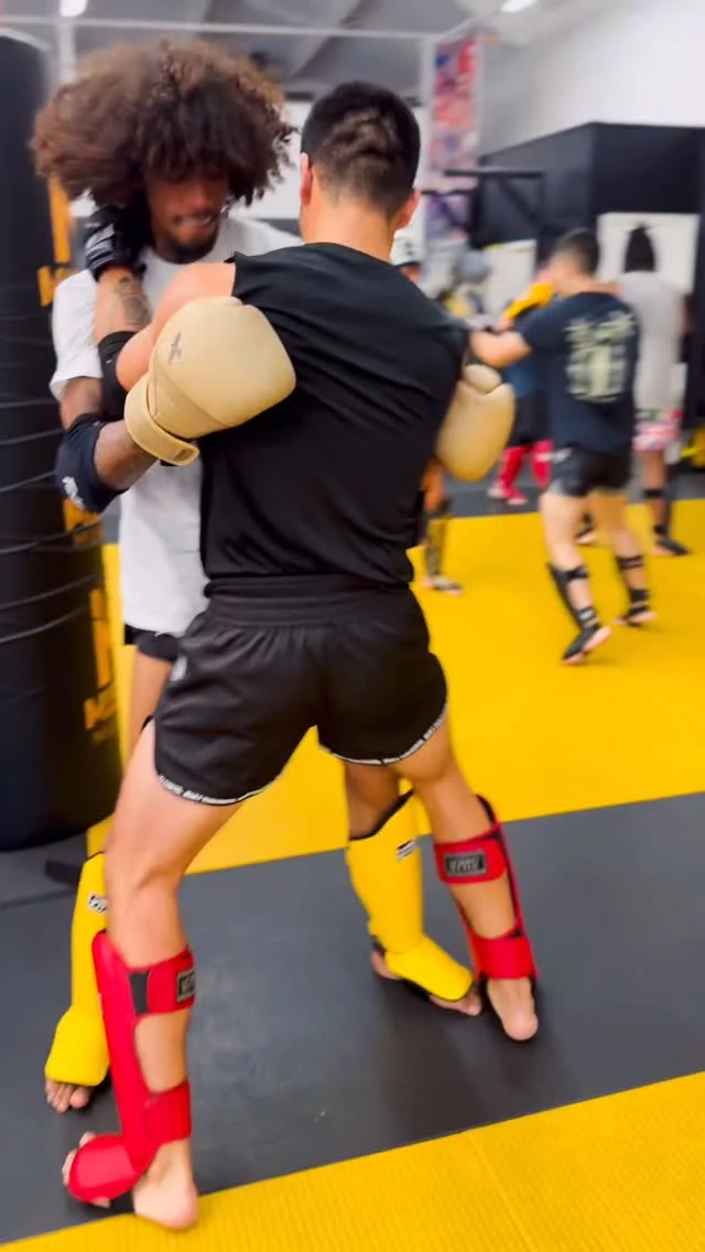 Friday Night Vibes!
Sparring sessions in all classes, including Fundamentals (Intro to Sparring), All Levels, and Lioness Fight Team practice (ladies only).
Everyone is putting in the work, helping each other grow better each round at a time ✊🏽
•••
#muaythaisparring #muaythai #missionmuaythailb #longbeach #lbc