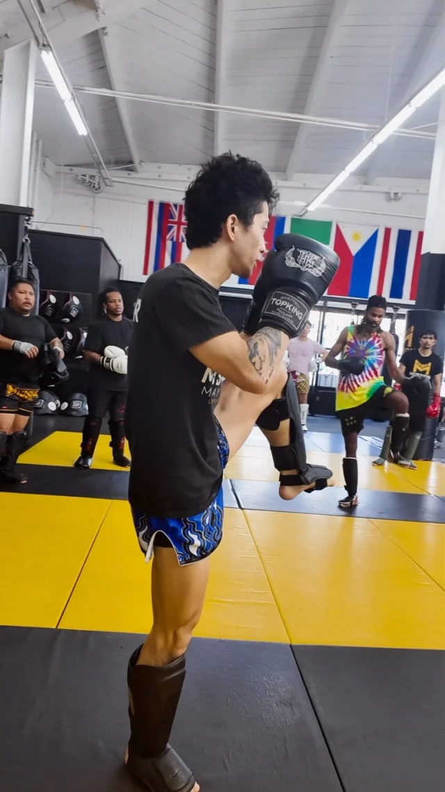 Weekends are energetic and packed with 🔥 

Saturday Muay Thai Fundamentals Classes (10 am) with Coach @tats_missionmuaythai 

You want to learn Muay Thai? Call us or visit our website to learn more about our weekly programs!