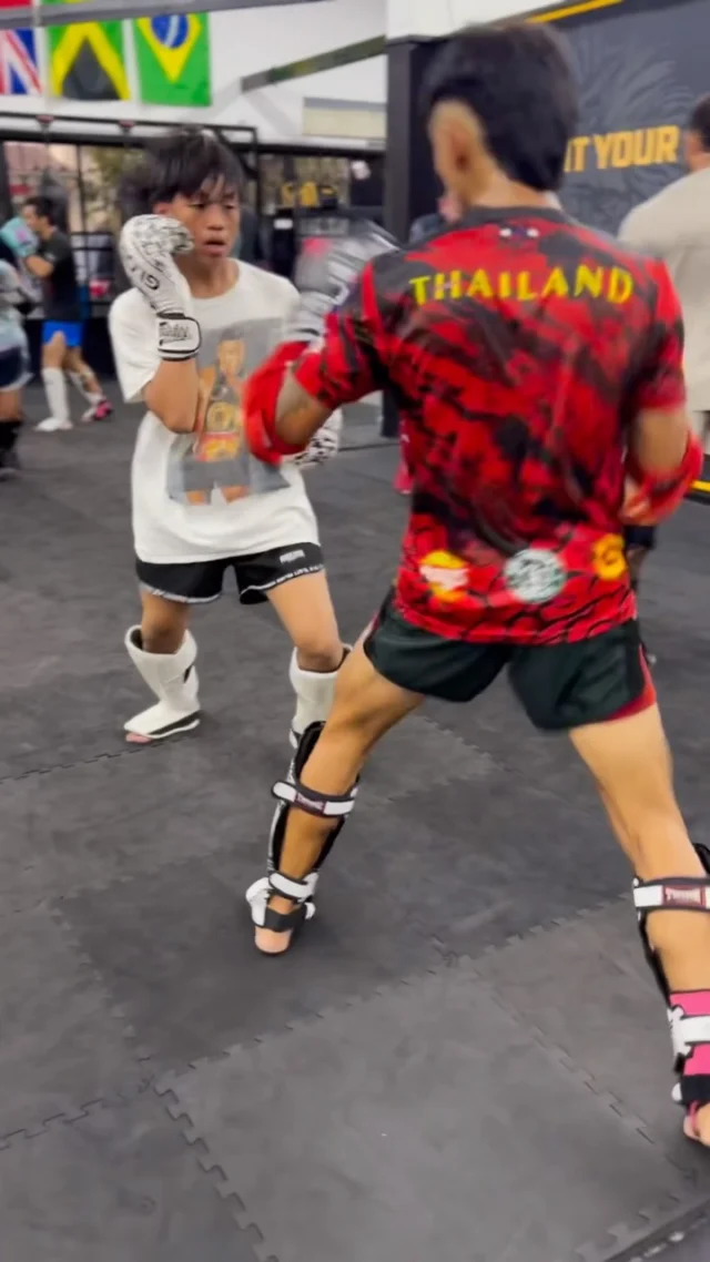 (M1) Level 1 Class with @kru.jace Tuesdays/Thursdays with @kru.jace🔥 

The Mission Method starts with building the right foundation.

New to Muay Thai? Learn the mechanics first. Build your skills through Fundamentals. Put in the classes, then test what you’ve learned to earn Level 1.

A structured path built for real Muay Thai development - one level at a time! 
•••
#missionmuaythailb #makeityourmissionnow #longbeach #muaythai #lbc